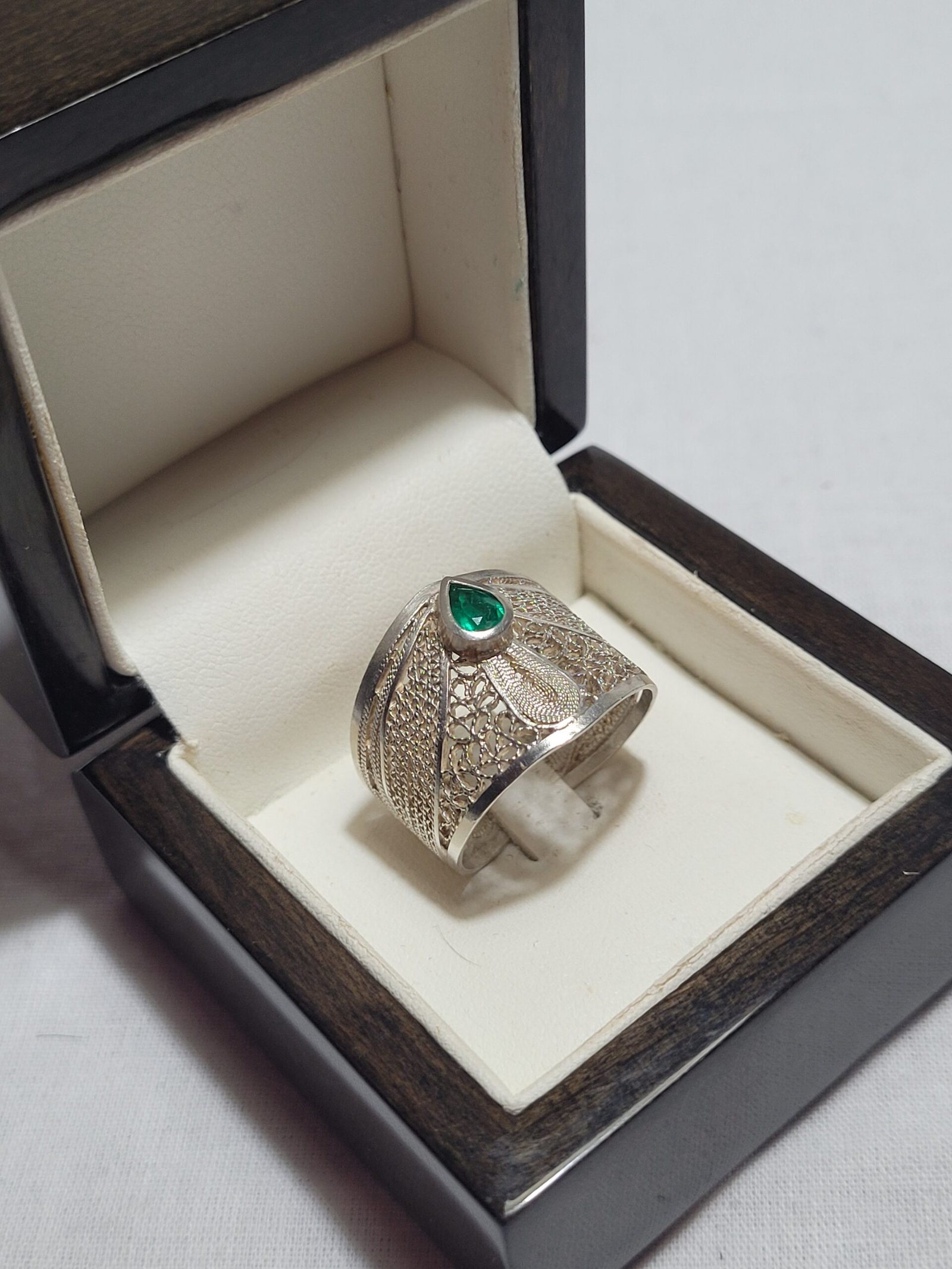 Vue 3 de la bague en filigrane